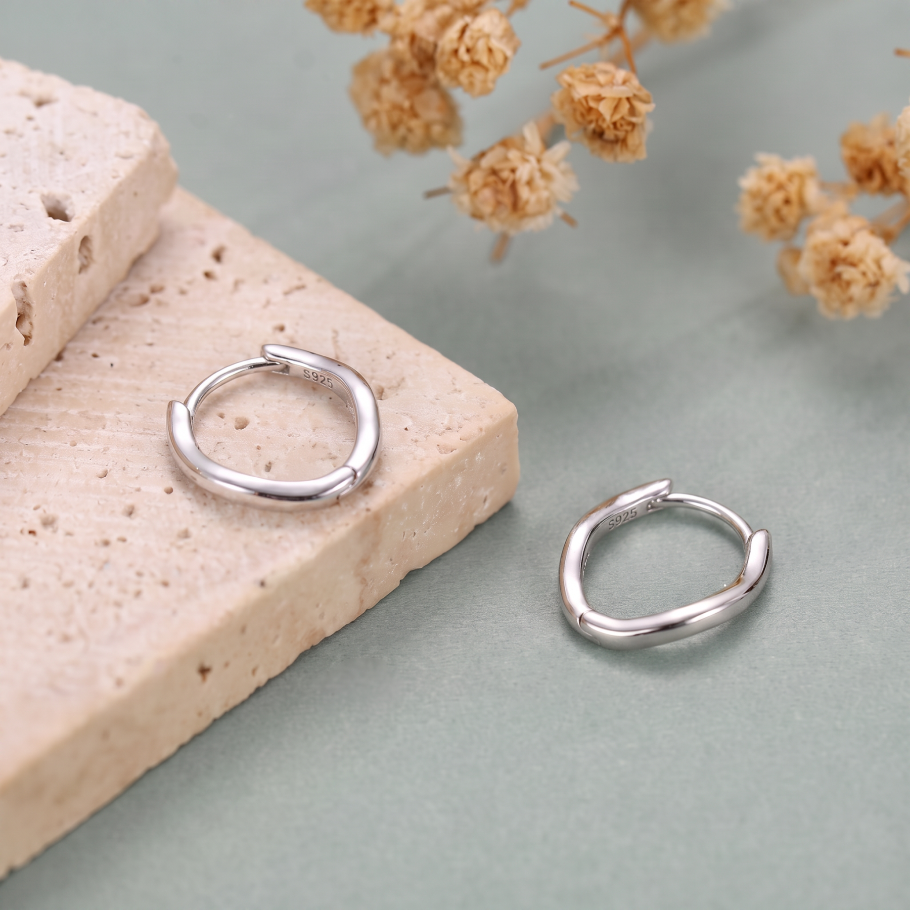 Twisted Hoop Earrings — Soft Curves, Everyday Shine