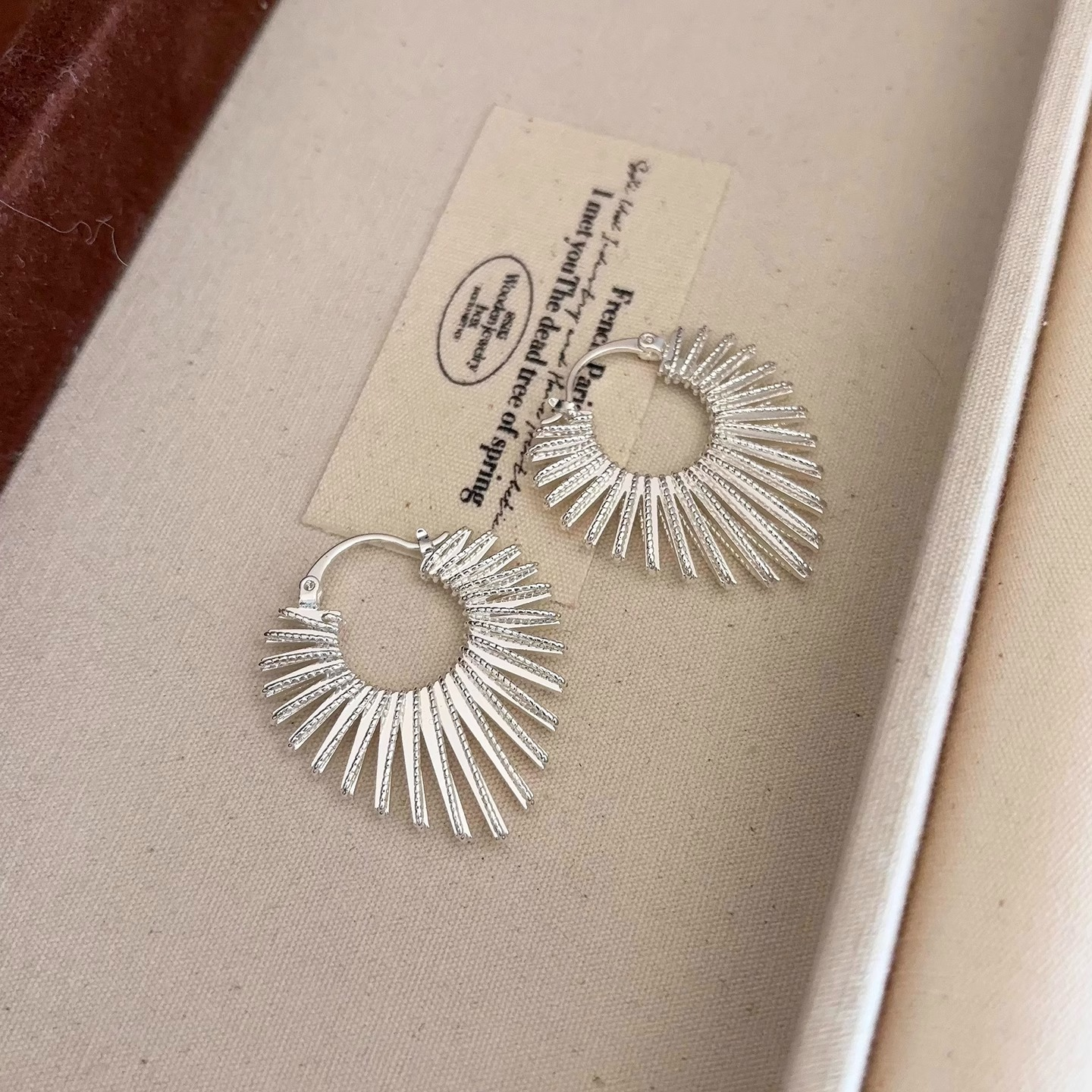 Textured Fan Hoop Earrings — Vintage Radiance in Every Line