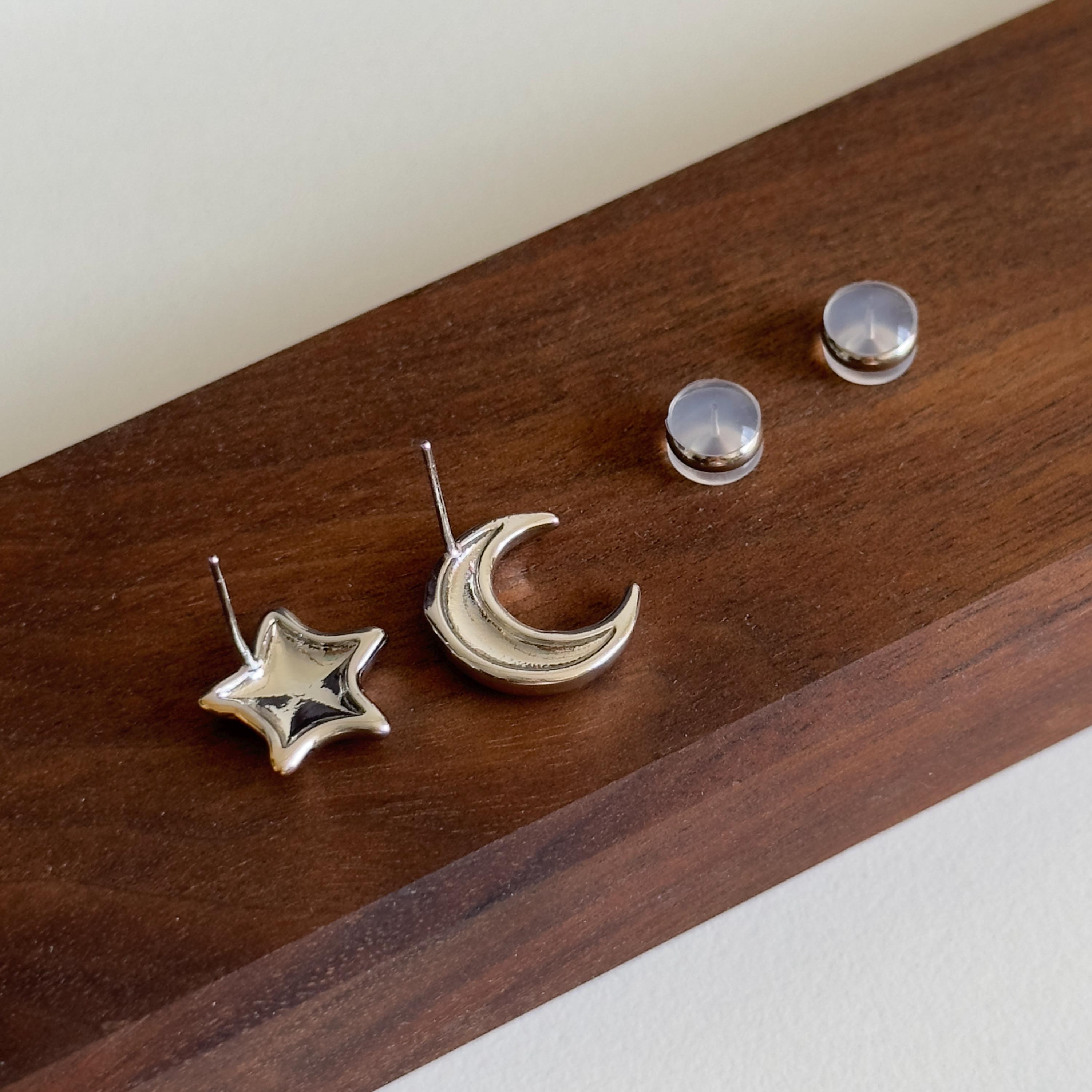 Mismatched Star and Moon Earrings (2 PCS)