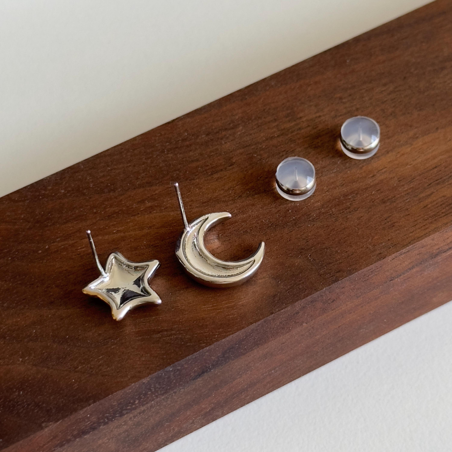 Mismatched Star and Moon Earrings (2 PCS)