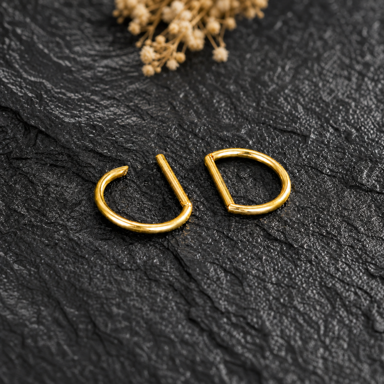 D-Shaped Hinged Hoop Earrings — Minimal Curves for Everyday Stacking