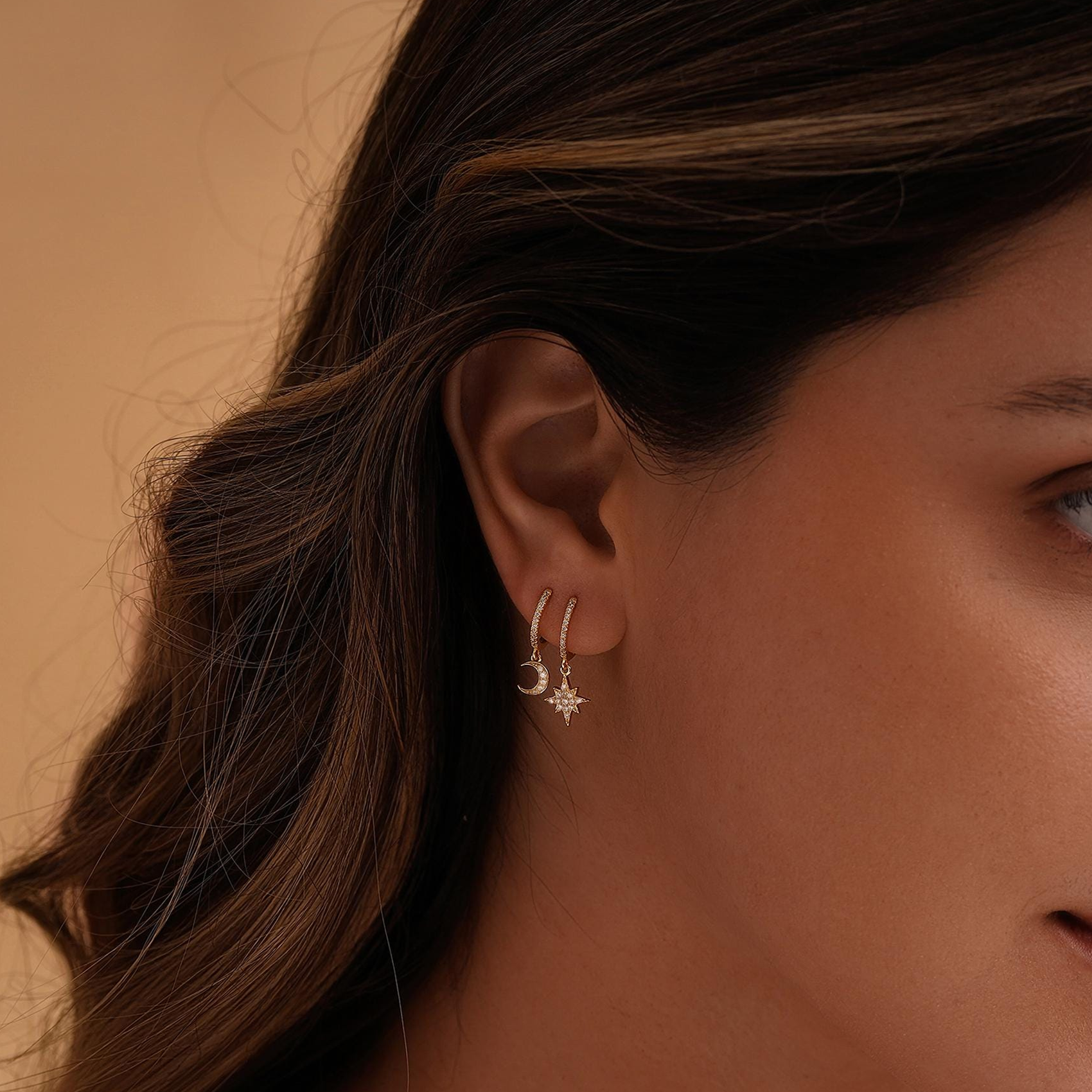 Mismatched Moon and Star Hoop Earrings (2 PCS)