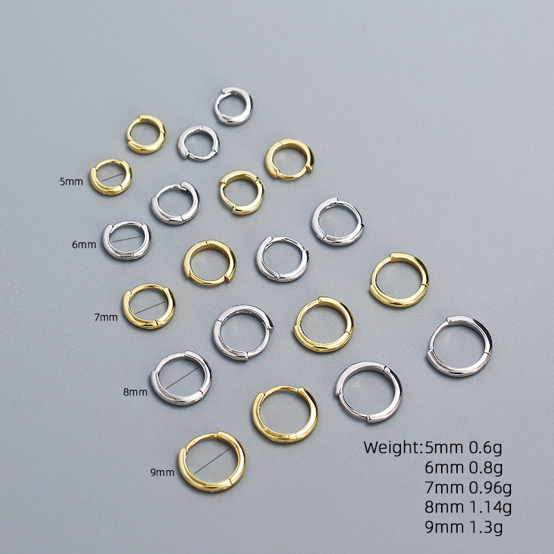 Minimal Mini Hoop Earring