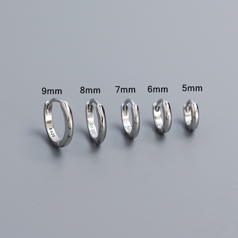 Minimal Mini Hoop Earring