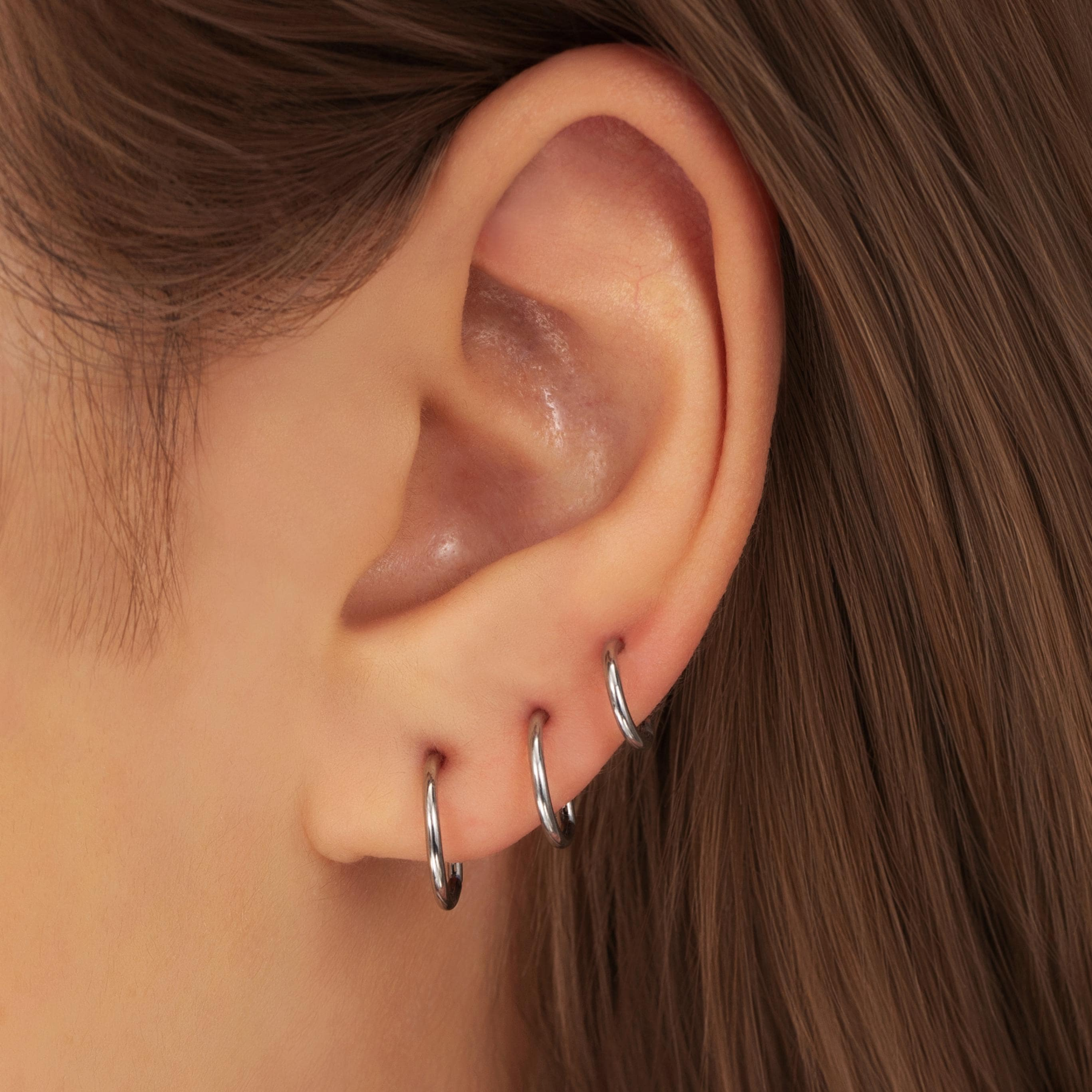 D-Shaped Hinged Hoop Earrings — Minimal Curves for Everyday Stacking