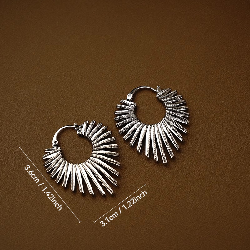 Textured Fan Hoop Earrings — Vintage Radiance in Every Line