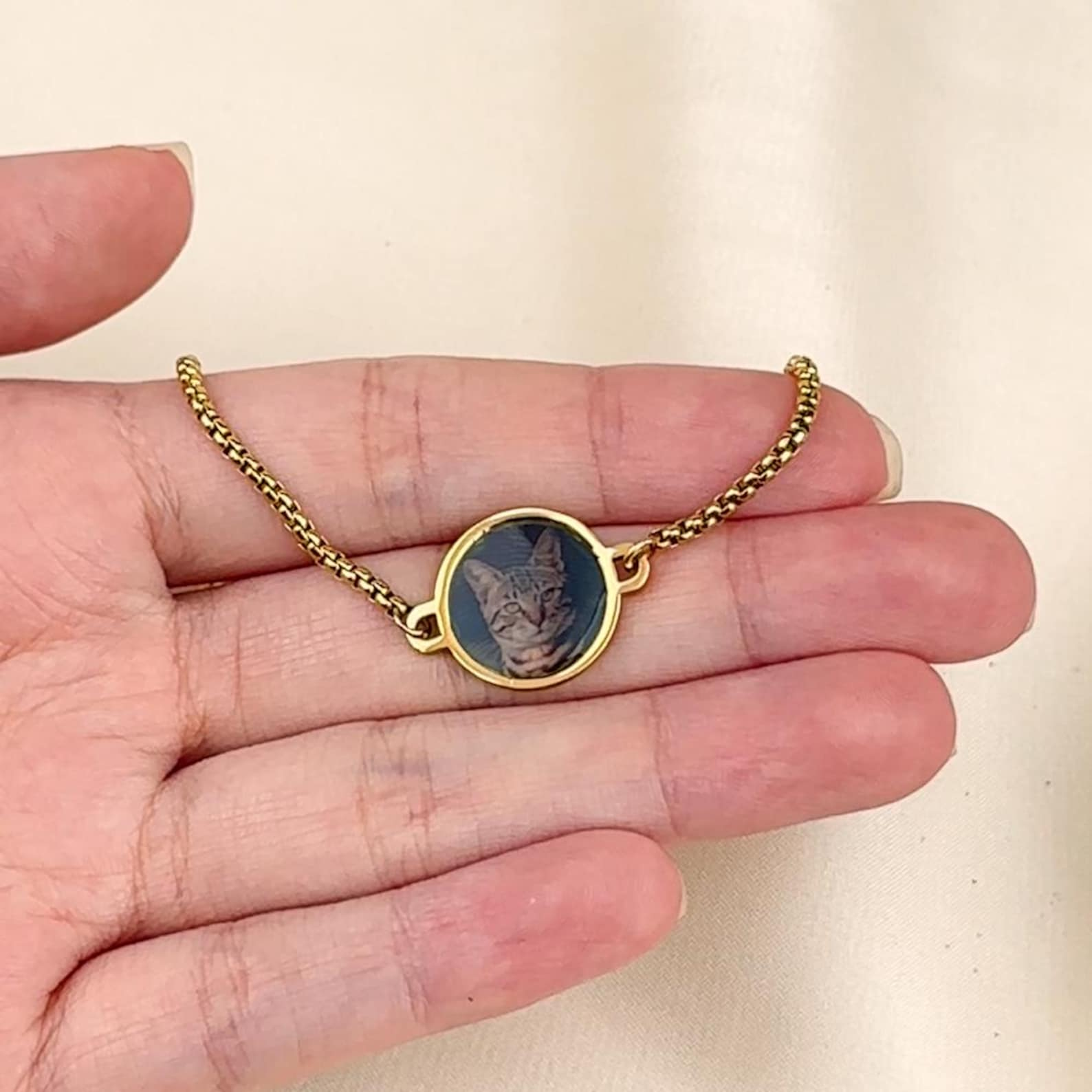 Personalized Heat-Reveal Photo Bracelet — Warmth Brings Memories to Life