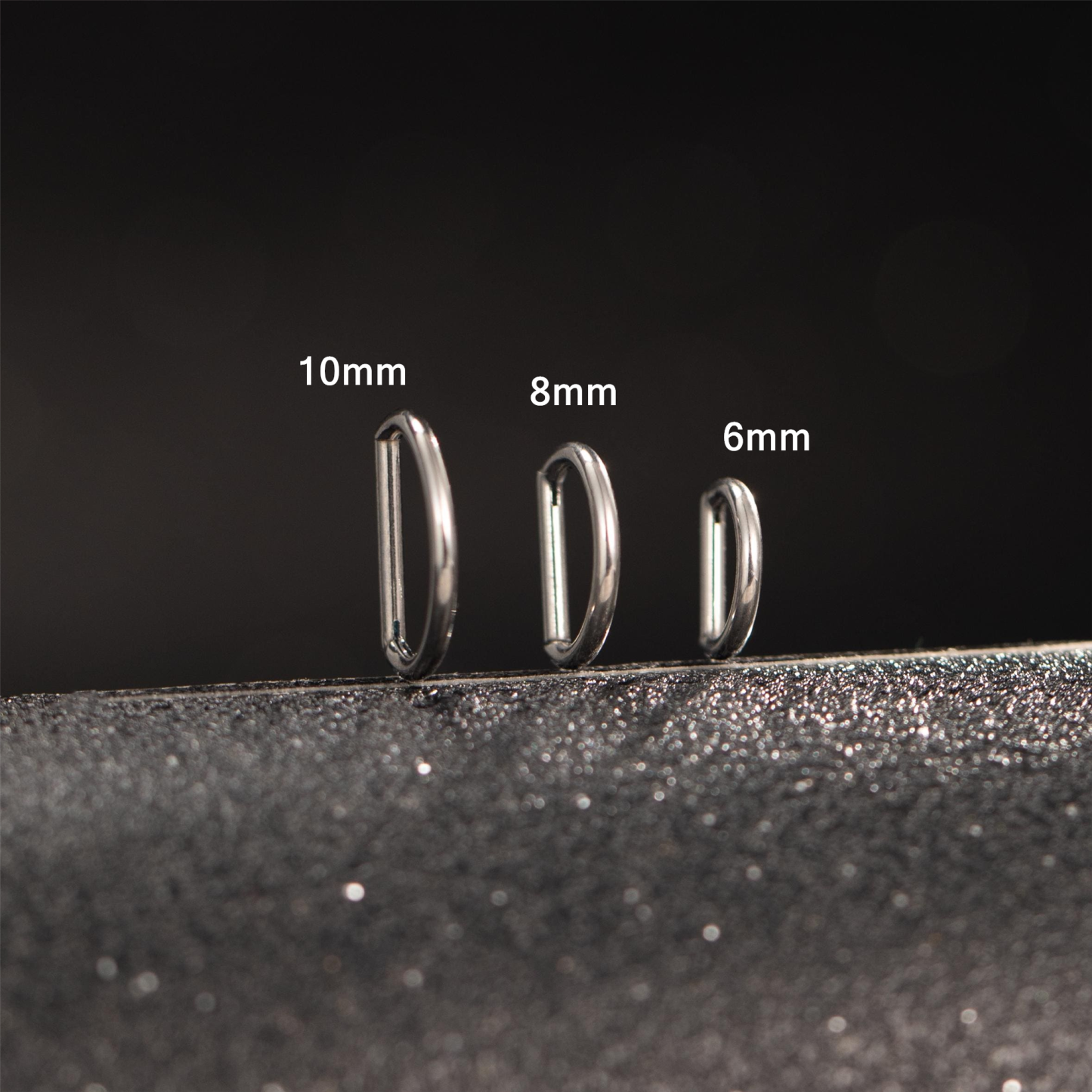 D-Shaped Hinged Hoop Earrings — Minimal Curves for Everyday Stacking