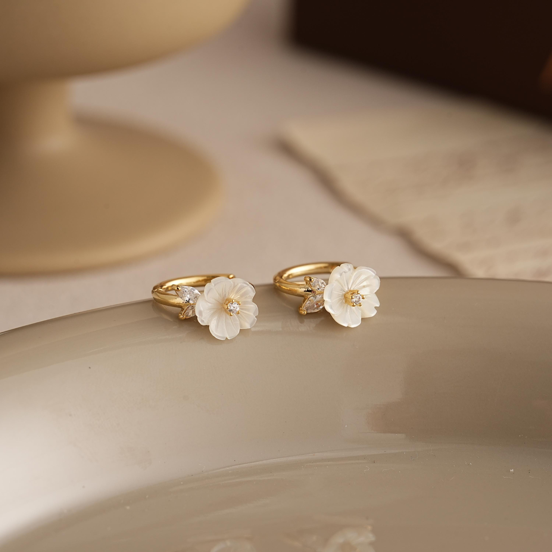 Mother of Pearl Flower Hoop Earrings (2 PCS)