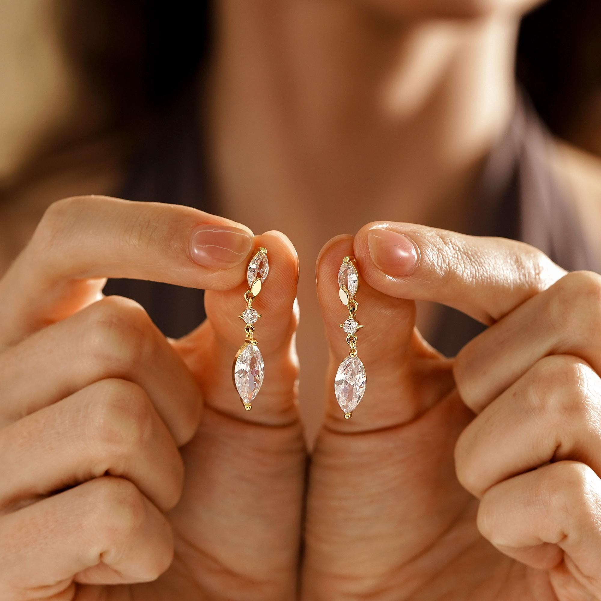 Minimal Diamond Drop Earrings
