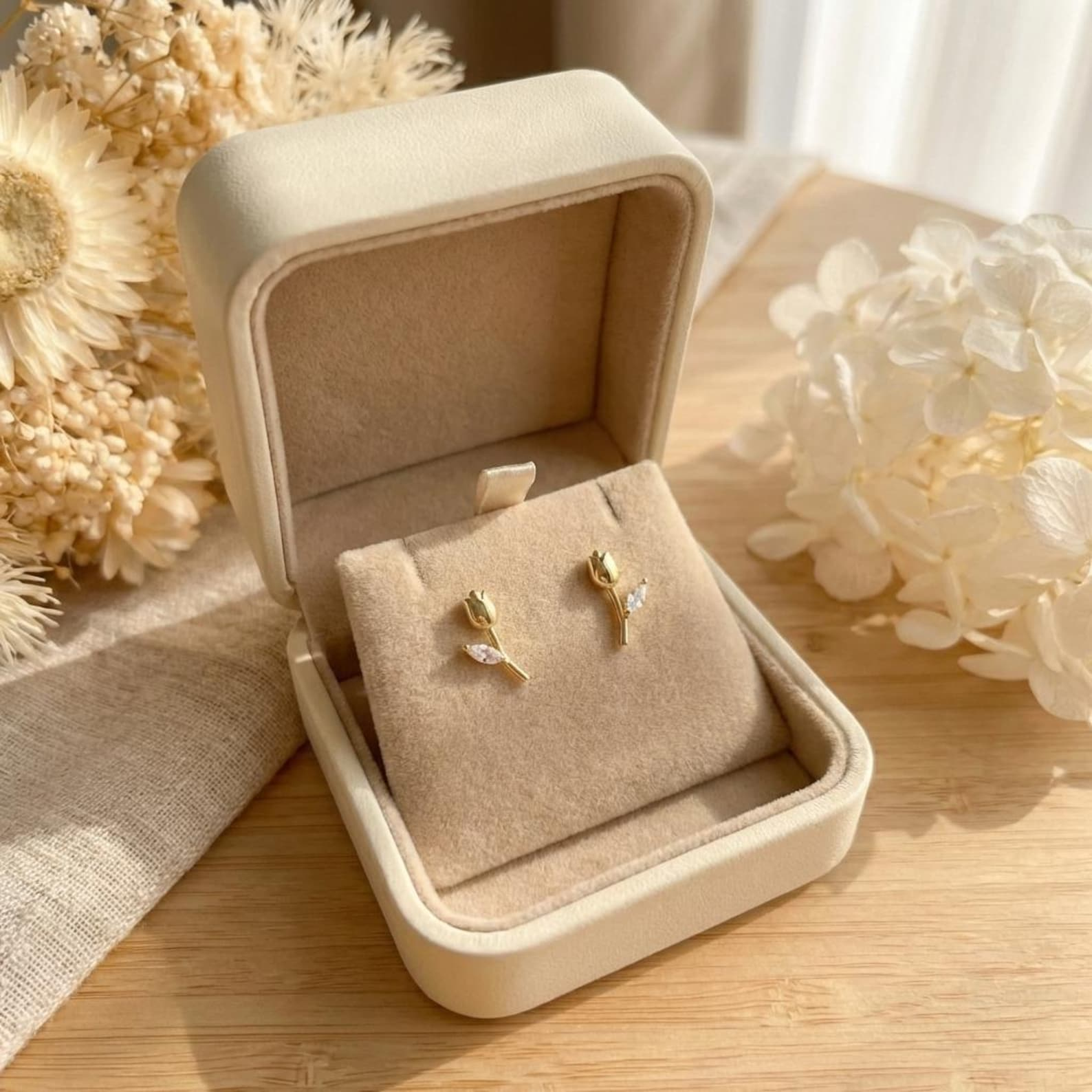 Sterling Silver Dainty Tulip Floral Stud Earrings (2 PCS)