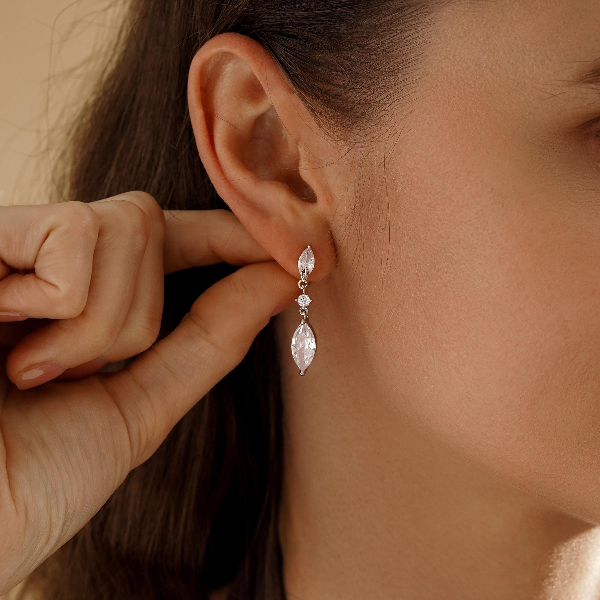 Minimal Diamond Drop Earrings