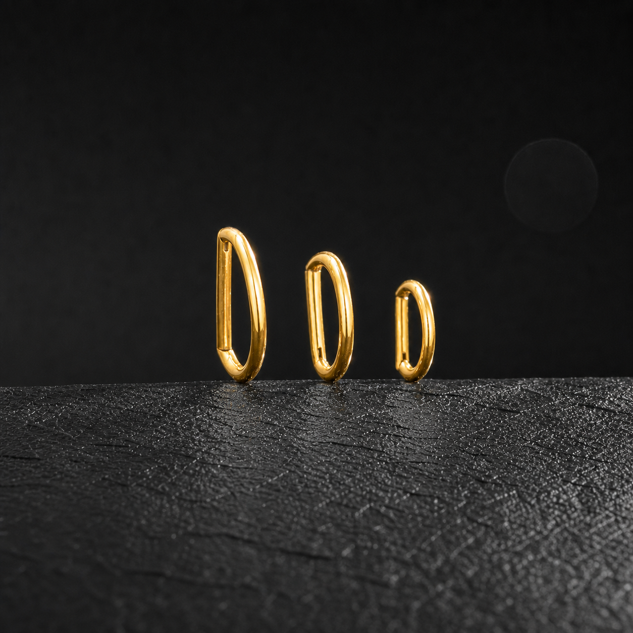 D-Shaped Hinged Hoop Earrings — Minimal Curves for Everyday Stacking