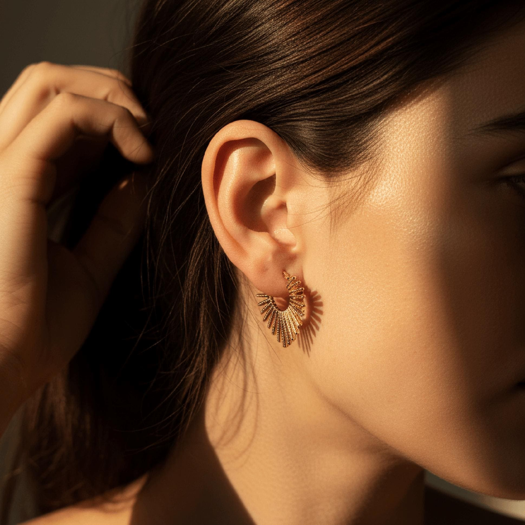 Textured Fan Hoop Earrings — Vintage Radiance in Every Line