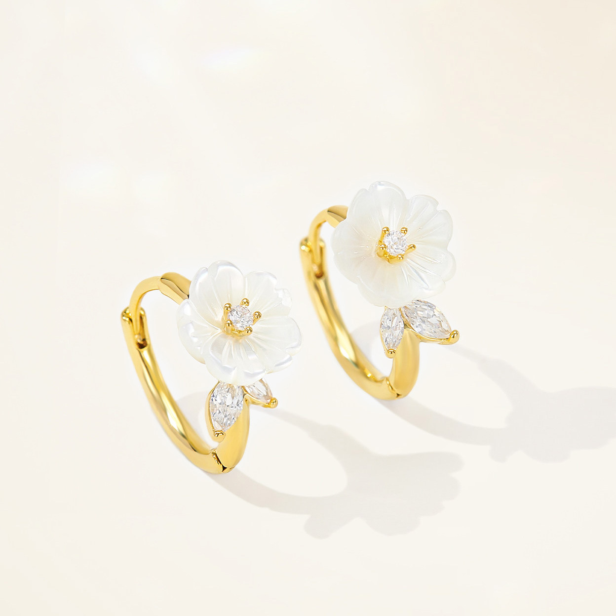 Mother of Pearl Flower Hoop Earrings (2 PCS)