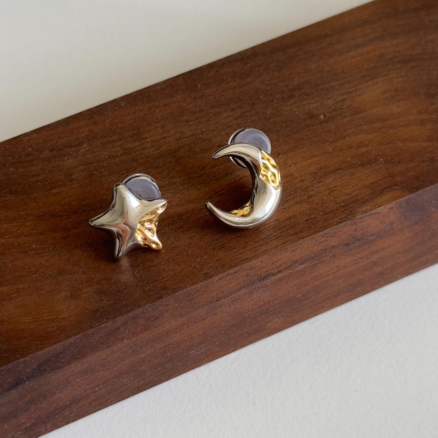 Mismatched Star and Moon Earrings (2 PCS)