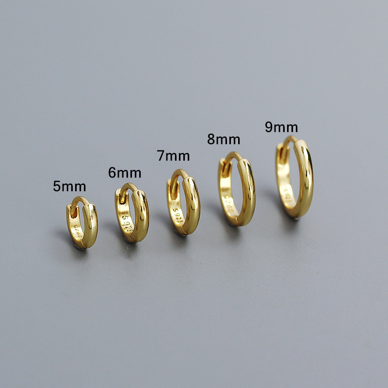 Minimal Mini Hoop Earring