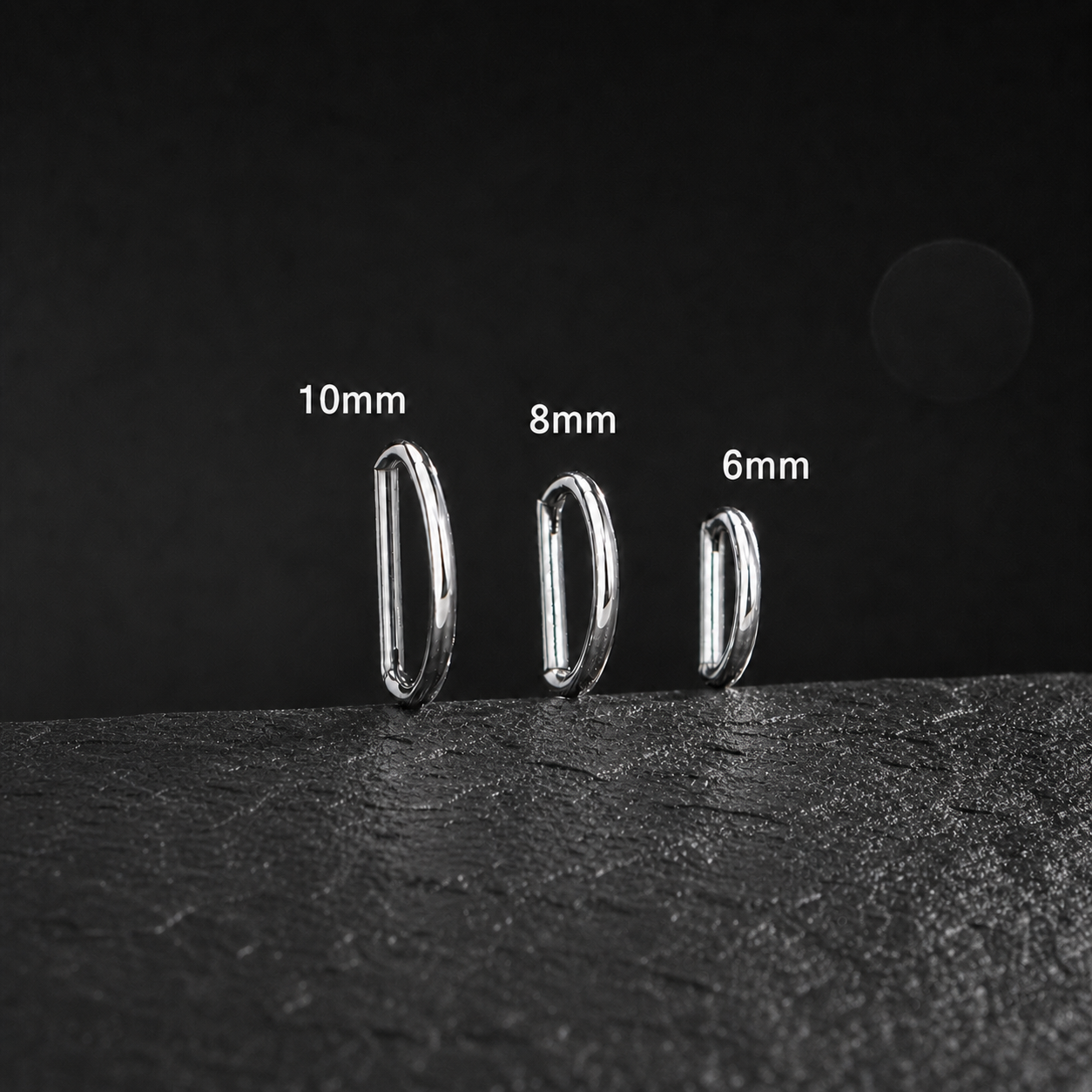 D-Shaped Hinged Hoop Earrings — Minimal Curves for Everyday Stacking