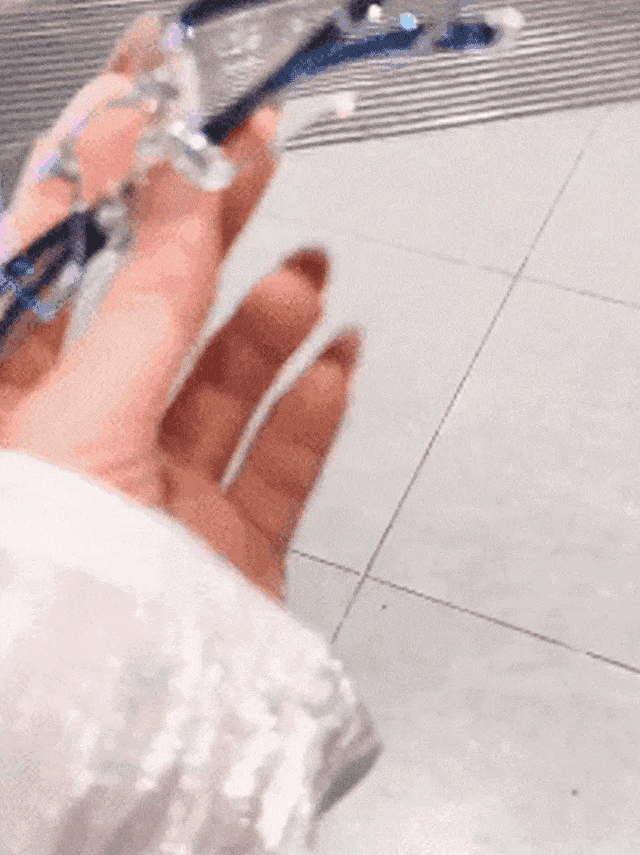 👓Zmieniające kolor okulary do czytania zapobiegające niebieskiemu światłu🔔Z łatwością uzyskaj inteligentny zoom 100-700°!