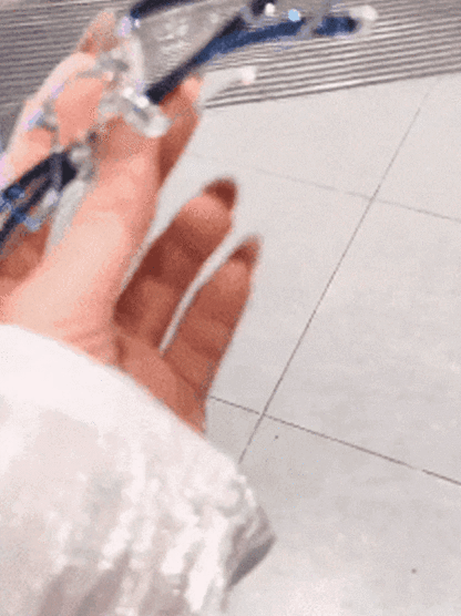 👓Zmieniające kolor okulary do czytania zapobiegające niebieskiemu światłu🔔Z łatwością uzyskaj inteligentny zoom 100-700°!