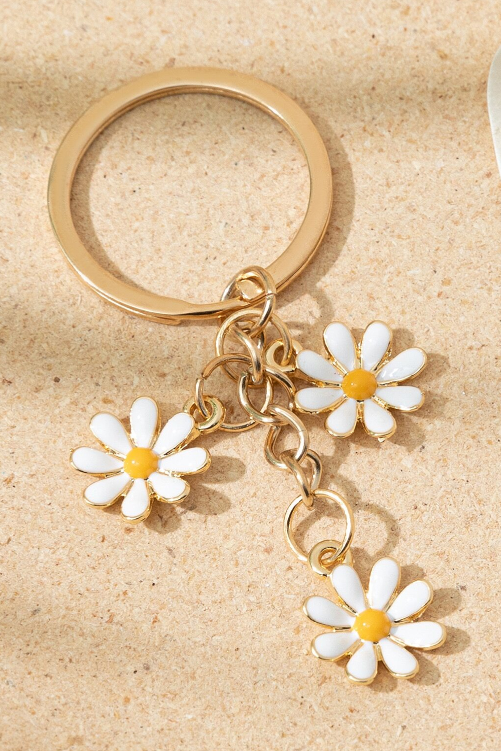 White Cute Daisy Shape Ornament Key Ring