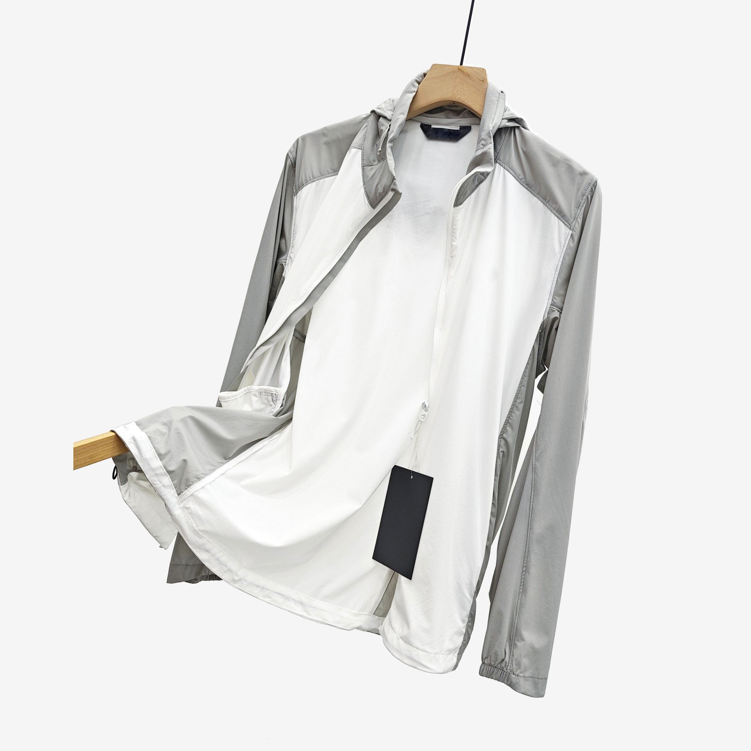 Lightweight Hooded Sun Protection Shirt with Breathable Skin-Friendly Feel