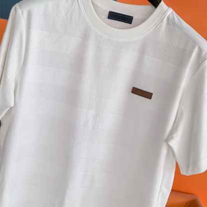 2025 New Arrival Smooth & Soft Breathable Jacquard Fabric Round Neck Short Sleeve T-Shirt with Fashionable Line Design