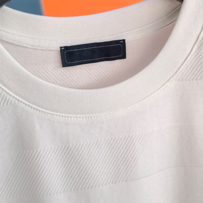 2025 New Arrival Smooth & Soft Breathable Jacquard Fabric Round Neck Short Sleeve T-Shirt with Fashionable Line Design