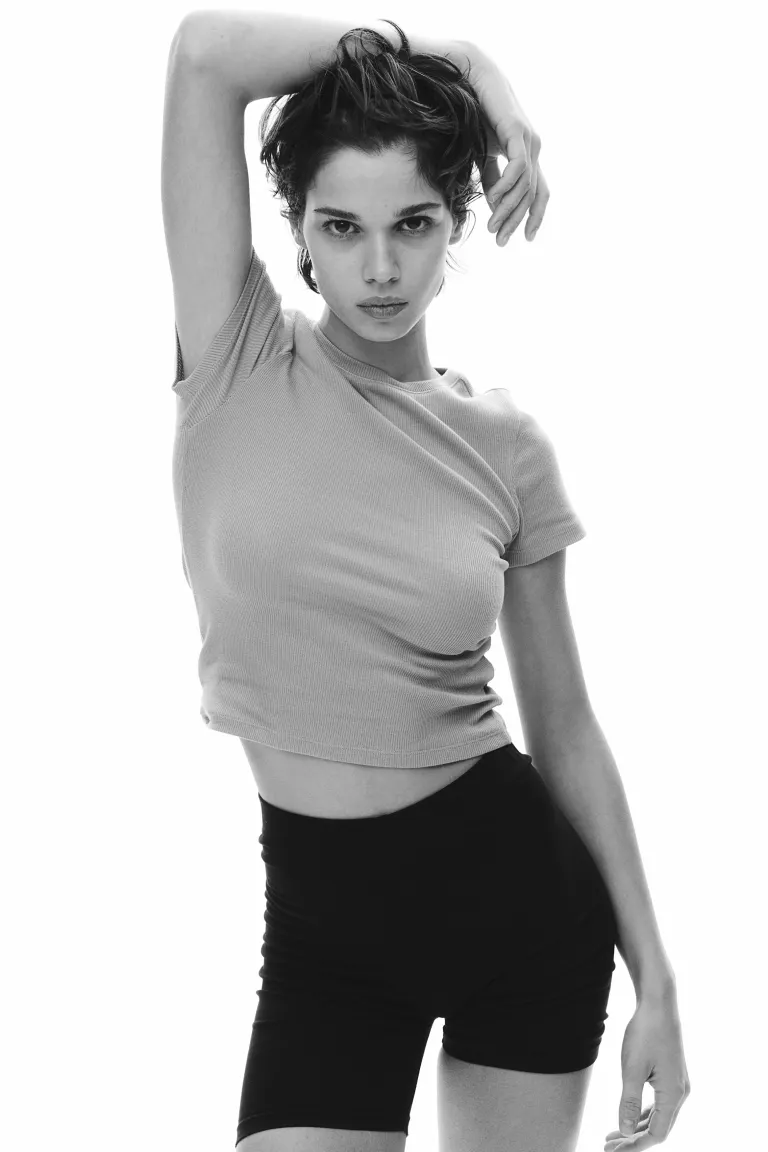 Women's  Crew neck, simple, fitted short sleeves