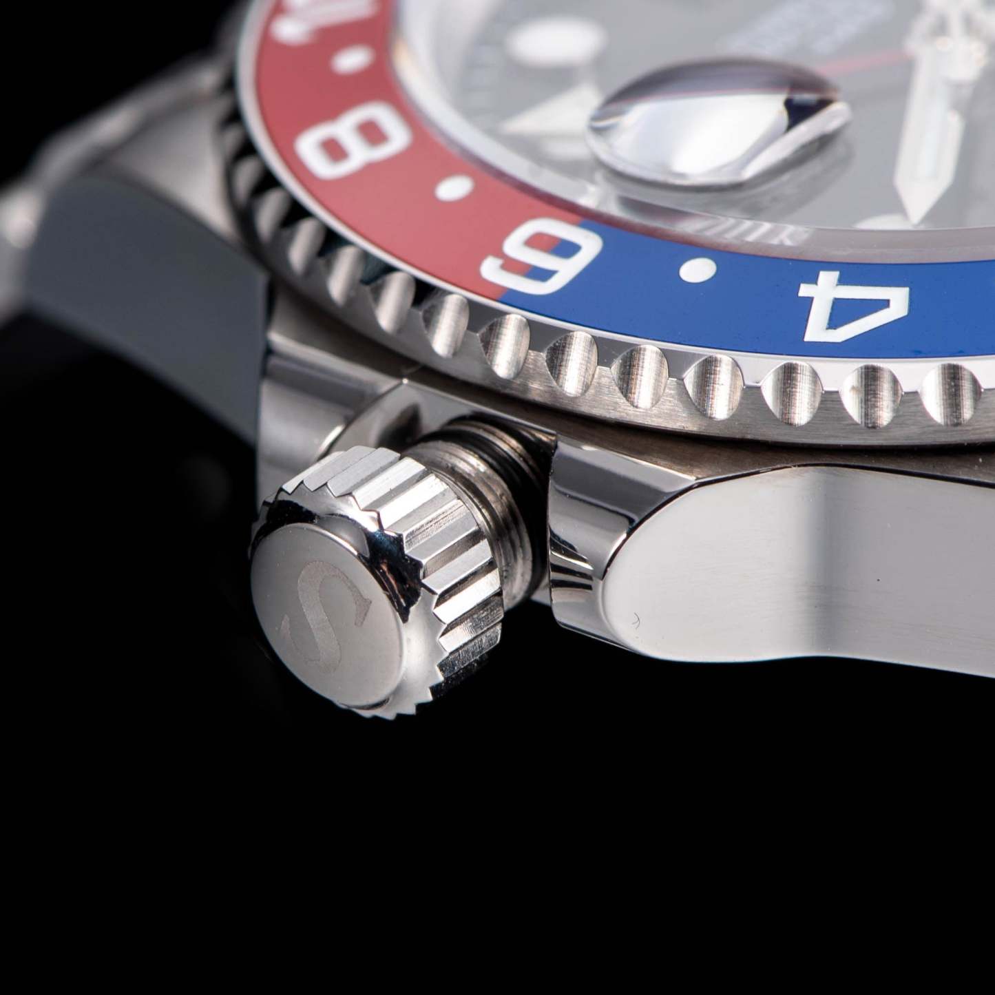 GMT DIVER'S SU126710BLRO V2 Red & Blue Bezel-TIME.SHOP