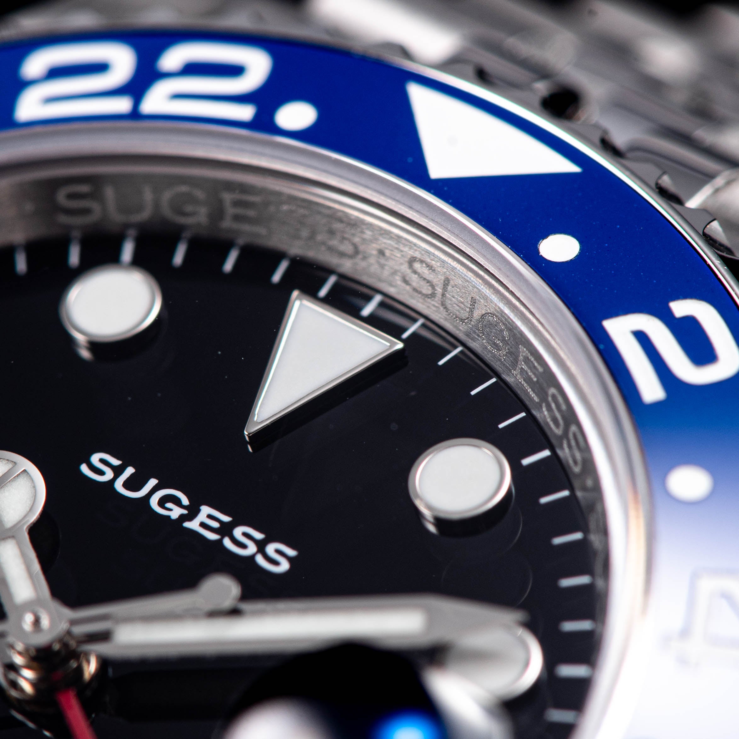 GMT DIVER'S SU126710BLRO V2 Red & Blue Bezel-TIME.SHOP