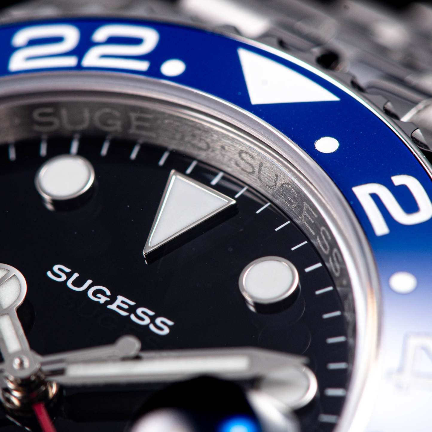 GMT DIVER'S SU126710BLRO V2 Red & Blue Bezel-TIME.SHOP