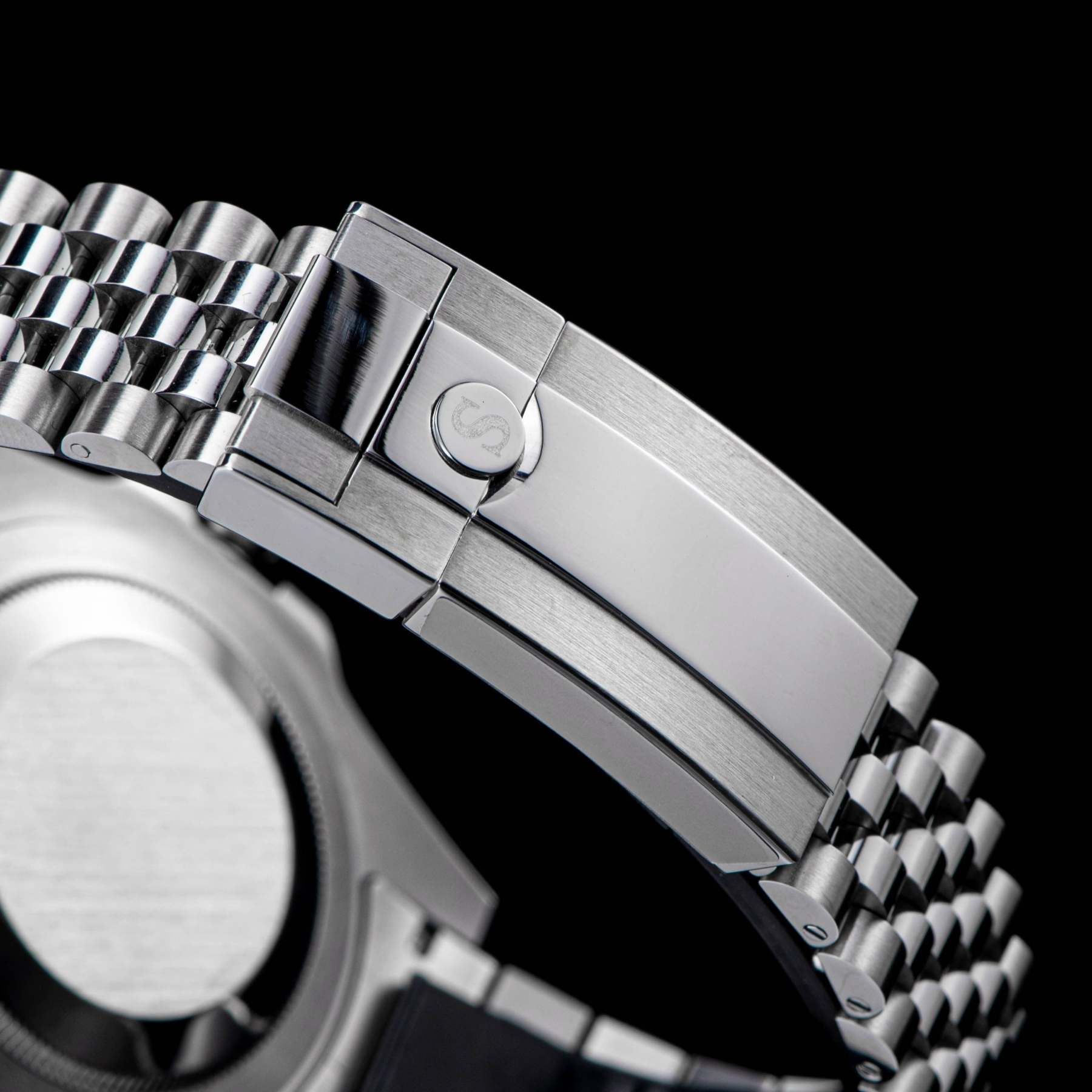 GMT DIVER'S SU126710BLRO V2 Red & Blue Bezel-TIME.SHOP