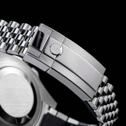 GMT DIVER'S SU126710BLRO V2 Red & Blue Bezel-TIME.SHOP