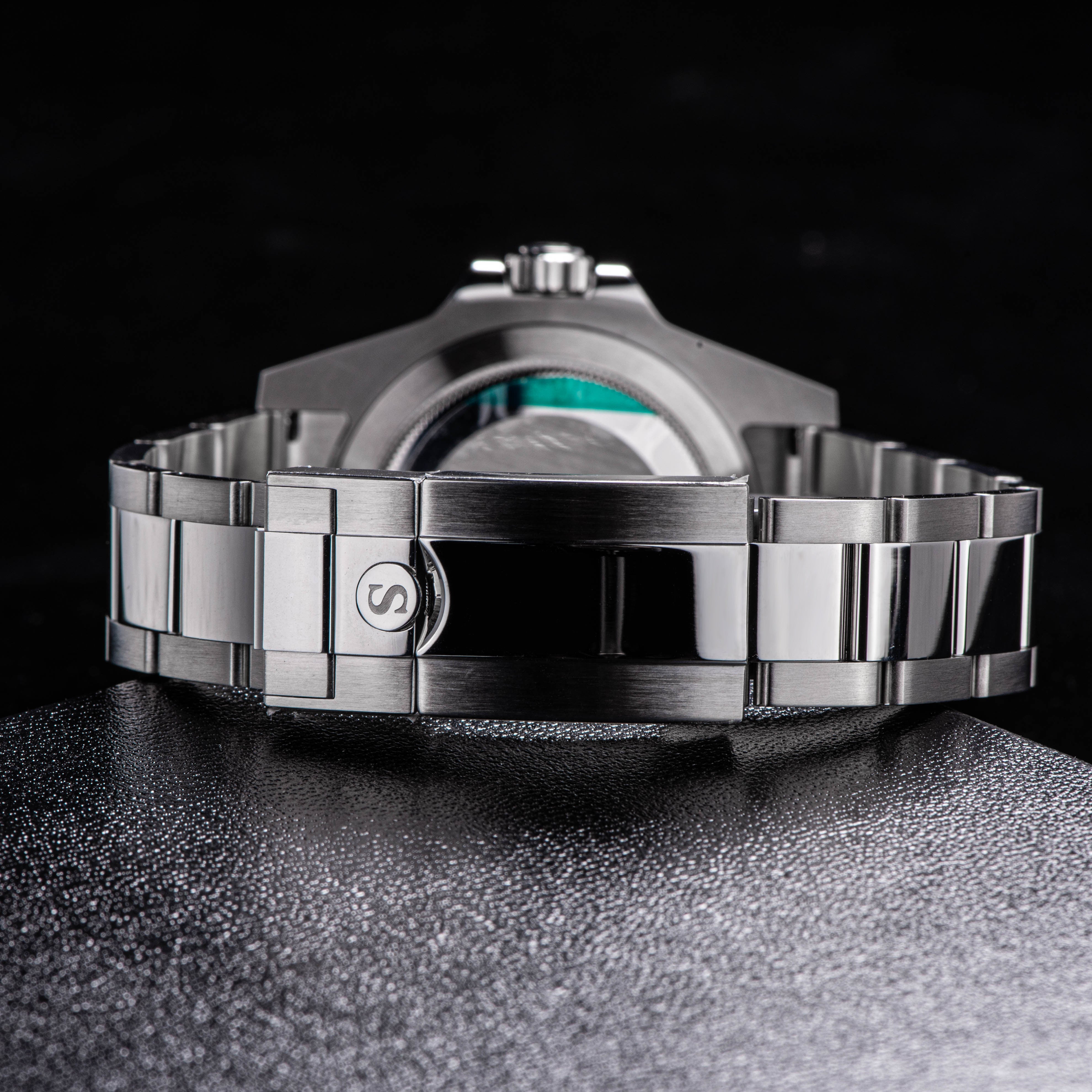 GMT DIVER'S SU126710BLRO V2 Red & Blue Bezel-TIME.SHOP