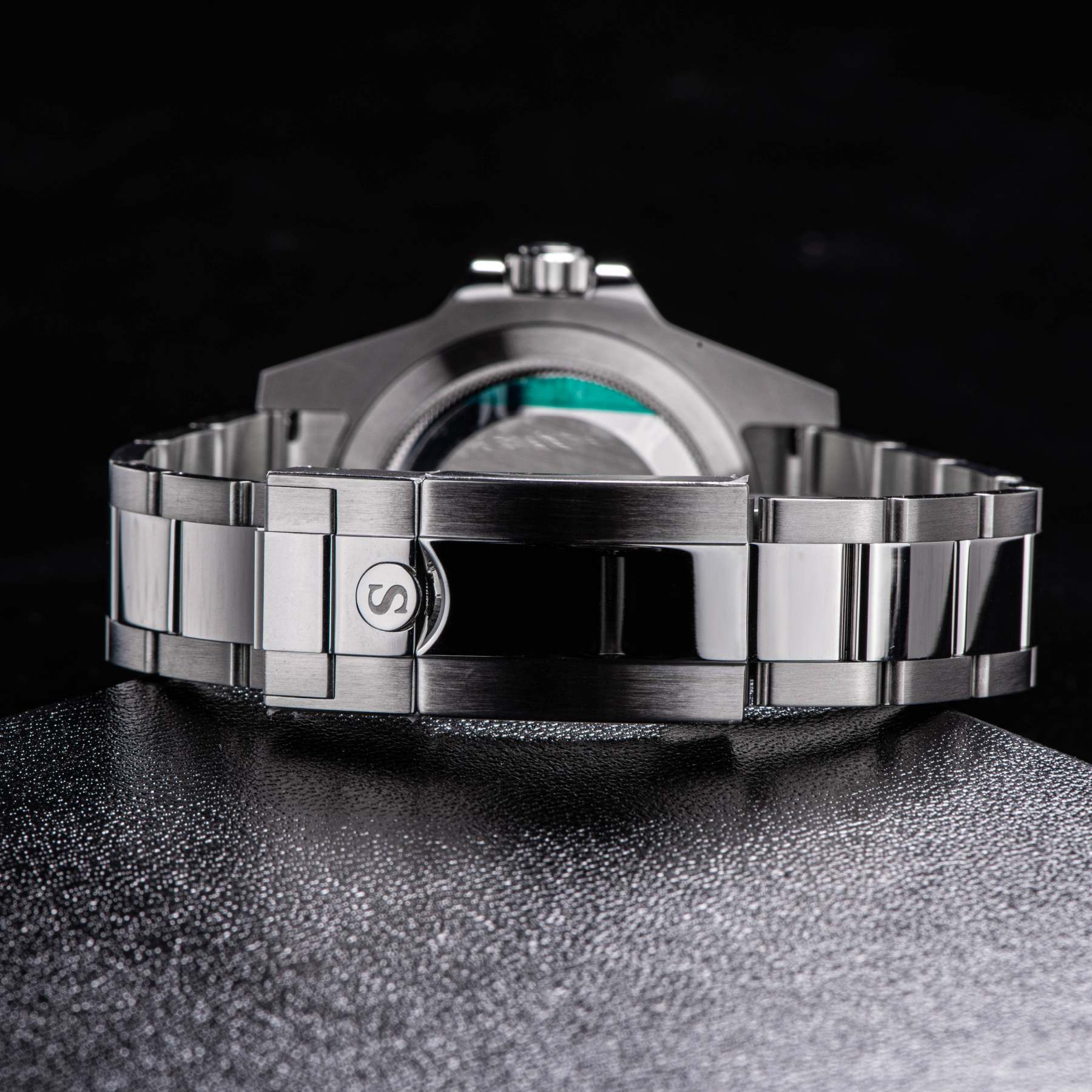GMT DIVER'S SU126710BLRO V2 Red & Blue Bezel-TIME.SHOP