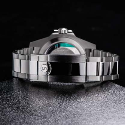 GMT DIVER'S SU126710BLRO V2 Red & Blue Bezel-TIME.SHOP