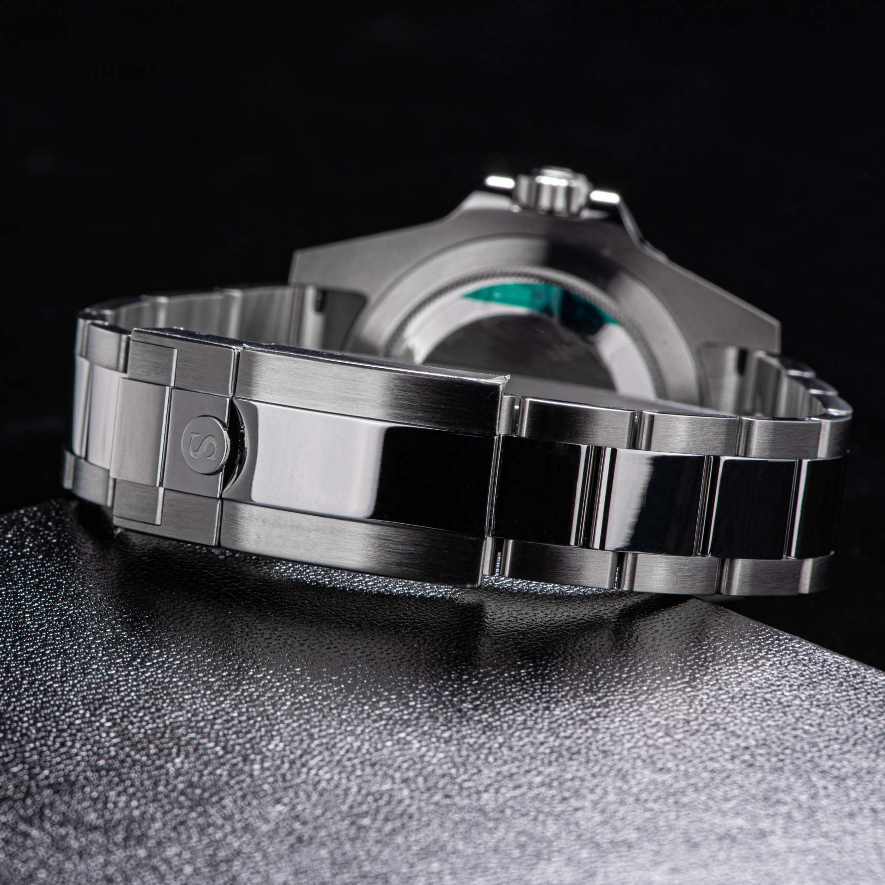 GMT DIVER'S SU126710BLRO V2 Red & Blue Bezel-TIME.SHOP