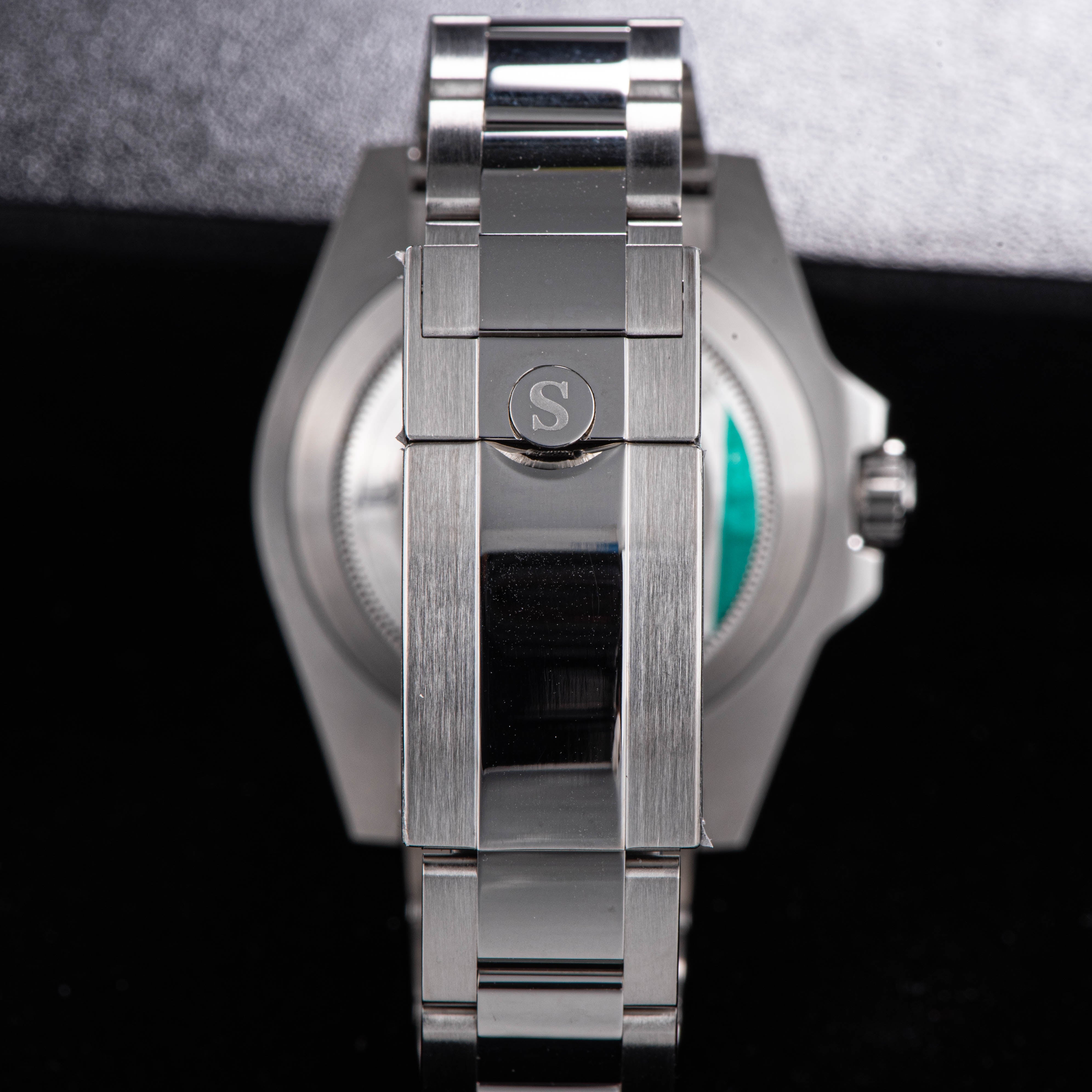 GMT DIVER'S SU126710BLRO V2 Red & Blue Bezel-TIME.SHOP