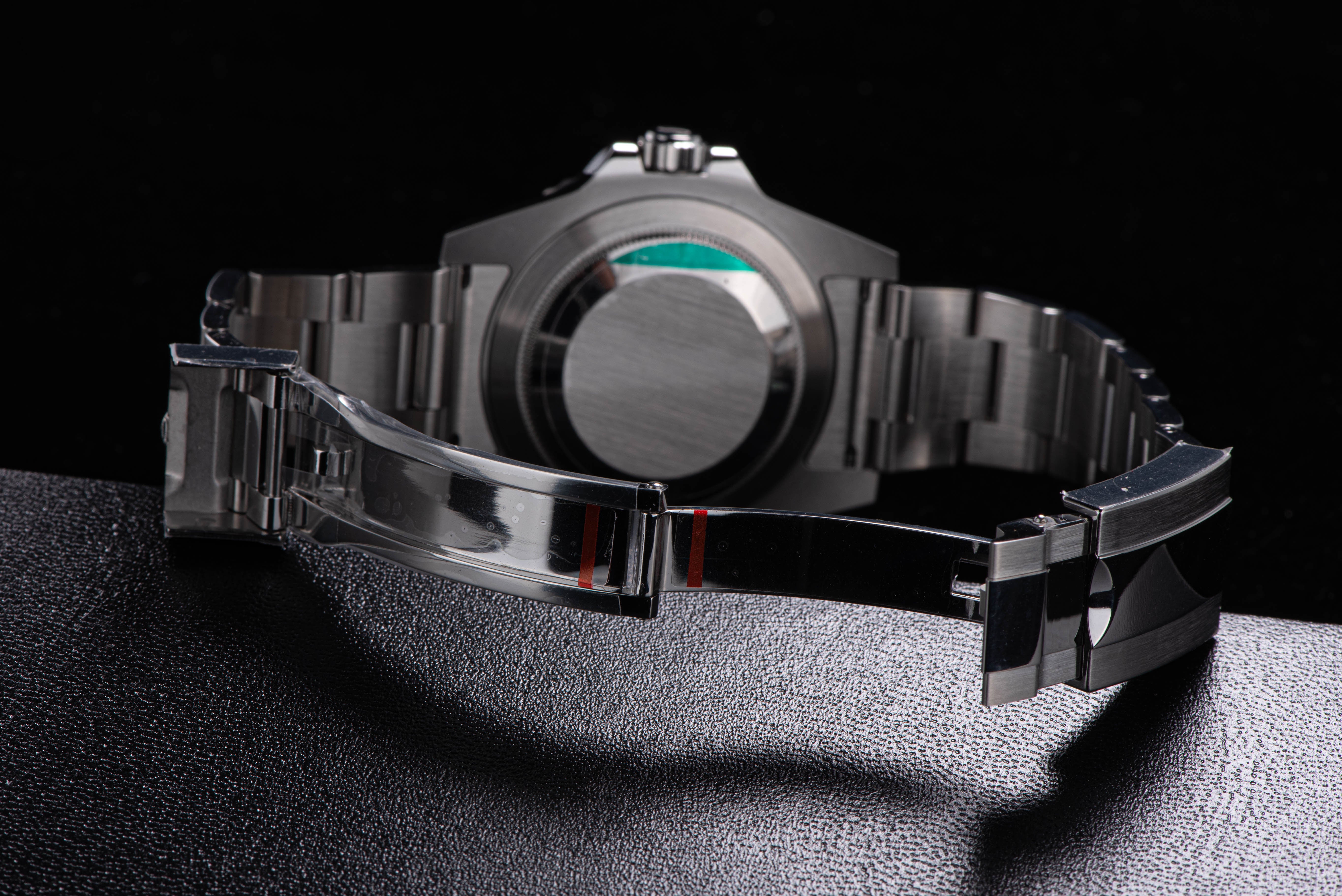 GMT DIVER'S SU126710BLRO V2 Red & Blue Bezel-TIME.SHOP