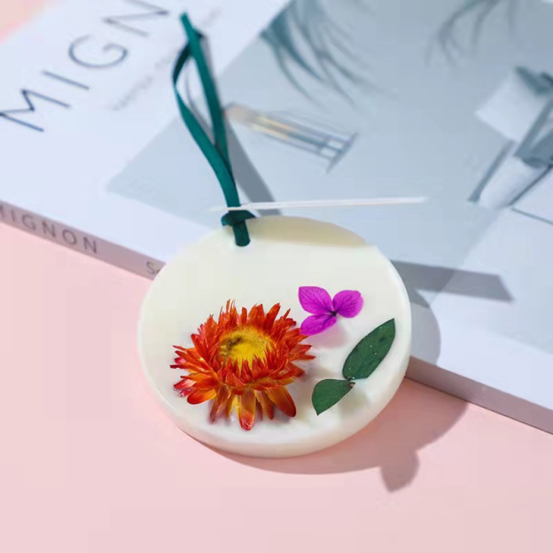 Comprimé d'aromathérapie avec fleurs séchées