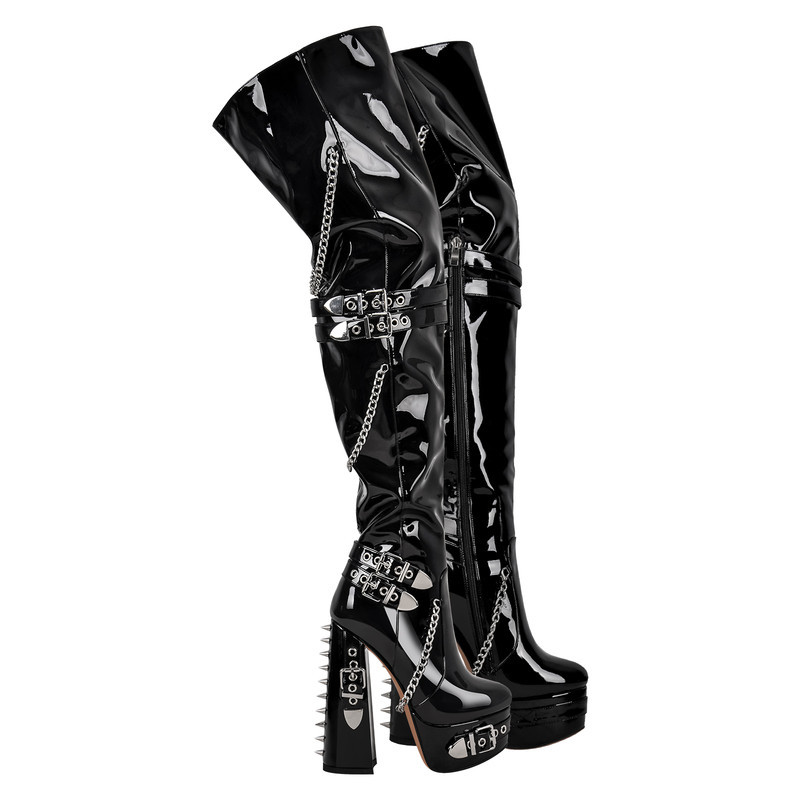 Overknee Stiefel mit Schnallenriemen und Plateausohle und Nieten