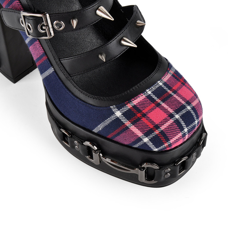 Plateau Schnürschuhe mit Blockabsatz und Nieten
