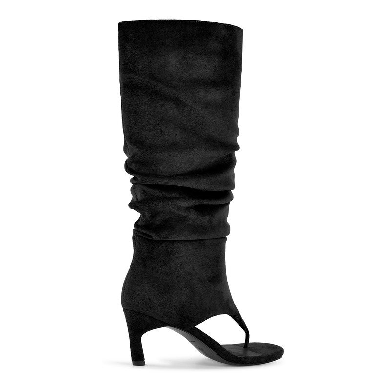 Stiefel aus Wildleder mit runder Spitze und niedrigem Absatz