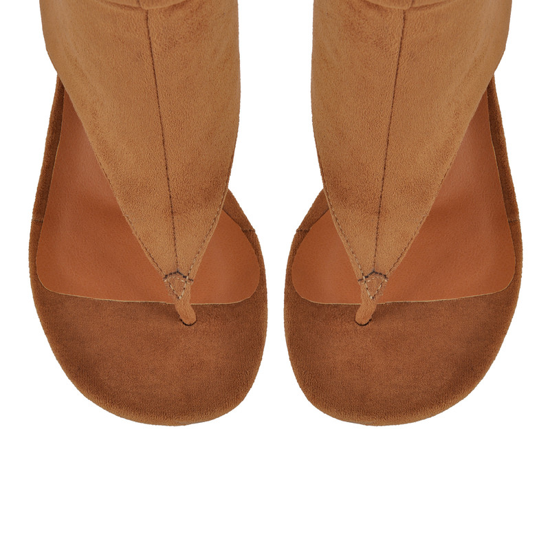 Stiefel aus Wildleder mit runder Spitze und niedrigem Absatz