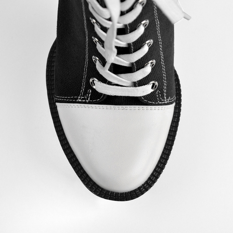 Plateau-Schnürstiefel aus dem Segeltuch mit klobigem Absatz