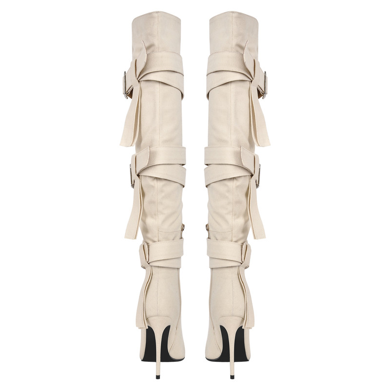 Stiefel mit spitzer Zehe und Schnallenriemen über dem Knie