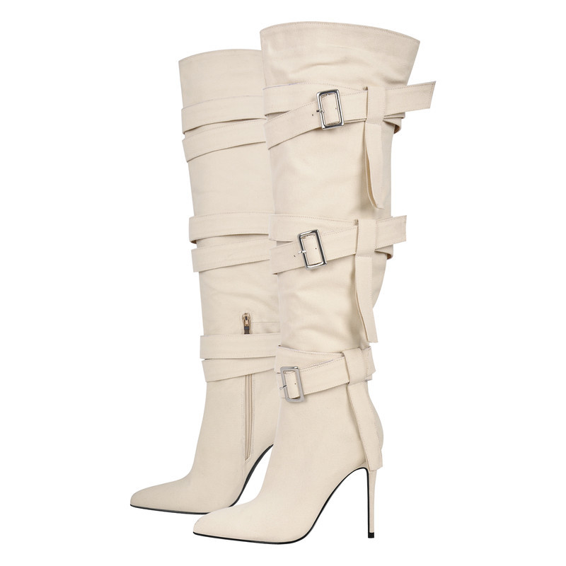 Stiefel mit spitzer Zehe und Schnallenriemen über dem Knie