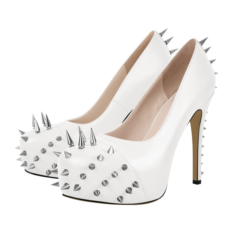 Plateau Stiletto Pumps mit runder Zehenpartie und Nieten