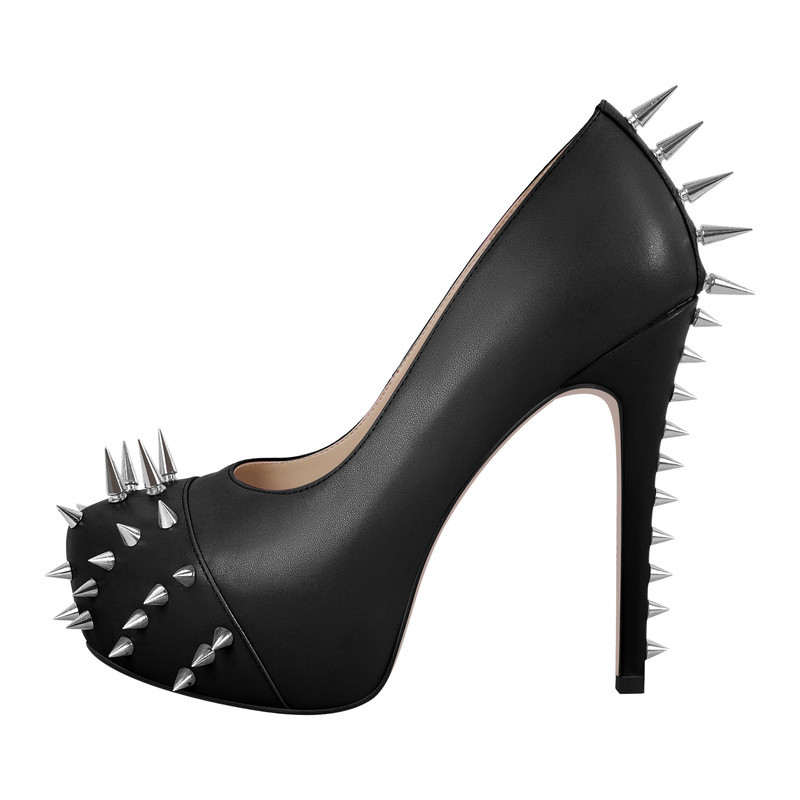 Plateau Stiletto Pumps mit runder Zehenpartie und Nieten